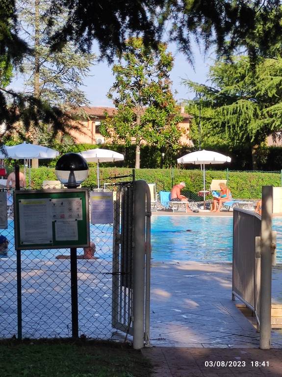 Apartment with fast internet, pool & garden | Garden view — photo 2