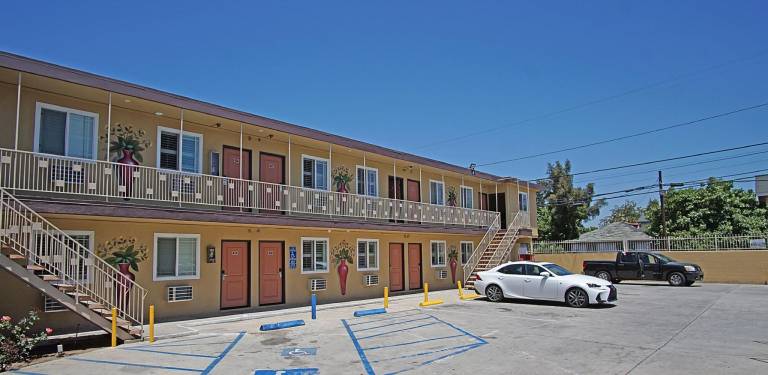 Rosa Bell Motel - Los Angeles — photo 4