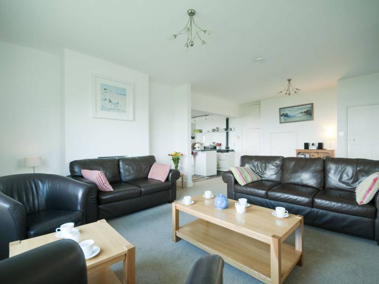 Cottage with garden | Beach view — photo 2