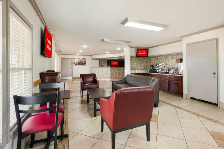 Red Roof Inn College Station — photo 4