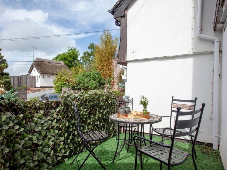 Cottage with yard & terrace | River view — photo 2