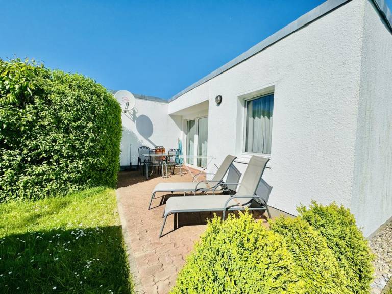 Vacation home with terrace & yard | Beach nearby | Pet-friendly in Rostock