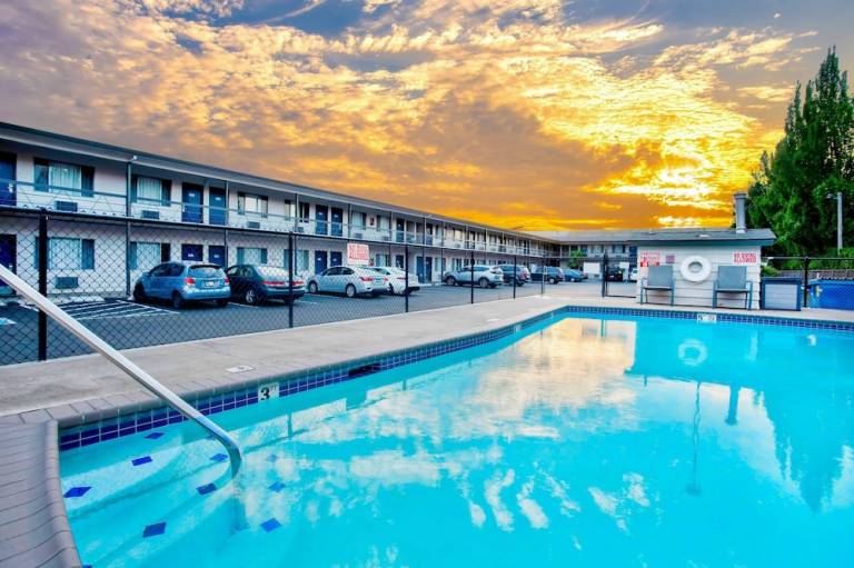 Motel  Northeast Salem