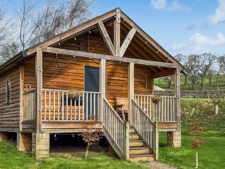 Family-friendly pleasant cottage with BBQ, garden & jacuzzi | Pets allowed in Harrogate