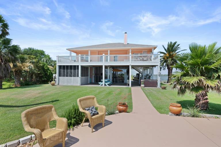 Fully equipped nice house with private pool, grill & hot tub | Dogs allowed — photo 2