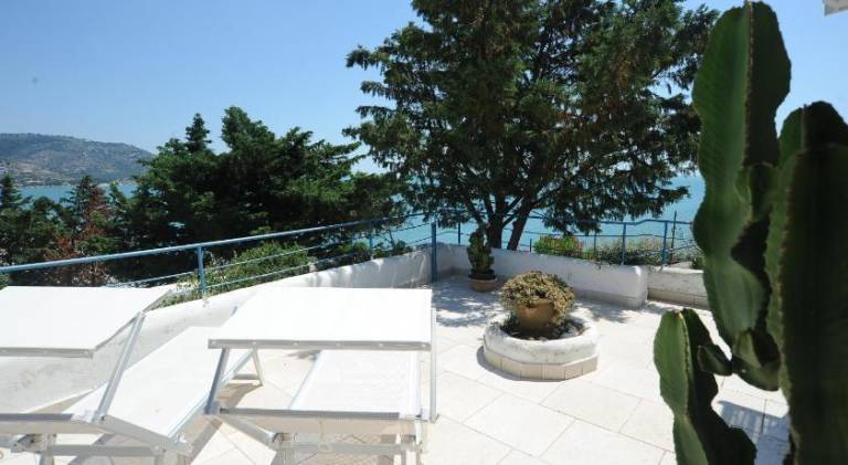 Nice apartment with yard & terrace | Beach nearby | Dogs allowed in Mattinata