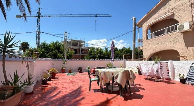 Apartment with patio — photo 2