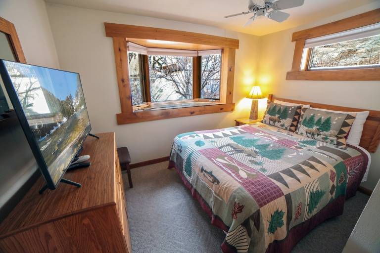 Family-friendly cabin with private pool | Dogs allowed — photo 3