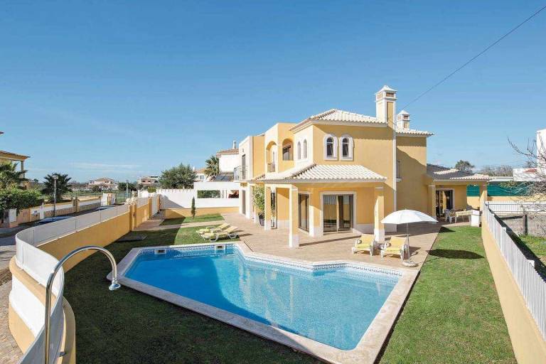 Ferienhaus in Guia, Algarve f&uuml;r max. 8 Personen am Atlantik