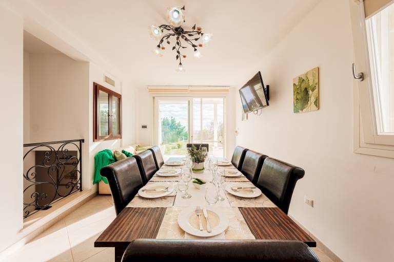 Child-friendly pleasant villa with private pool, BBQ & yard | Pool view | Pets are welcome — photo 5