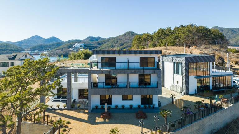 Yeosu Secretgarden Pension — photo 5