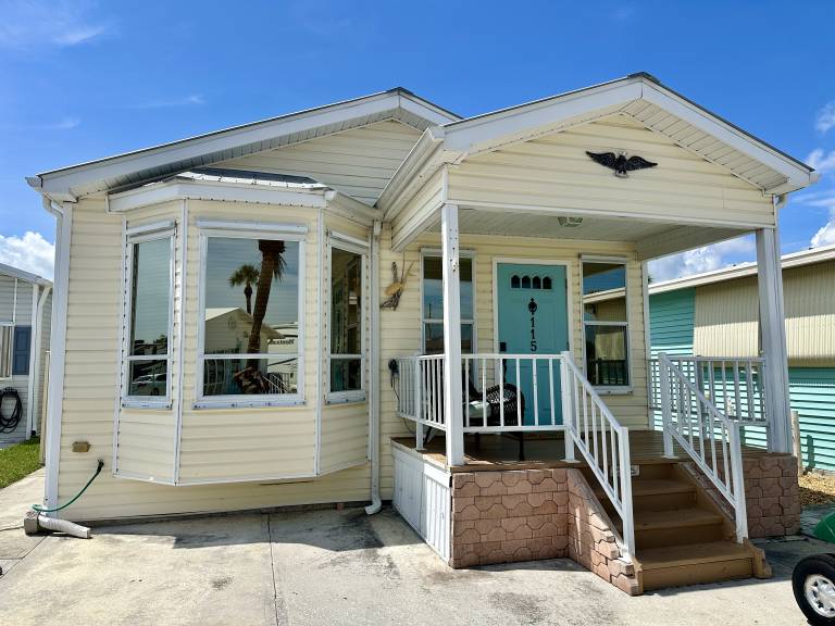Family-oriented wonderful house with pool & hot tub | Dogs allowed in Jensen Beach, FL