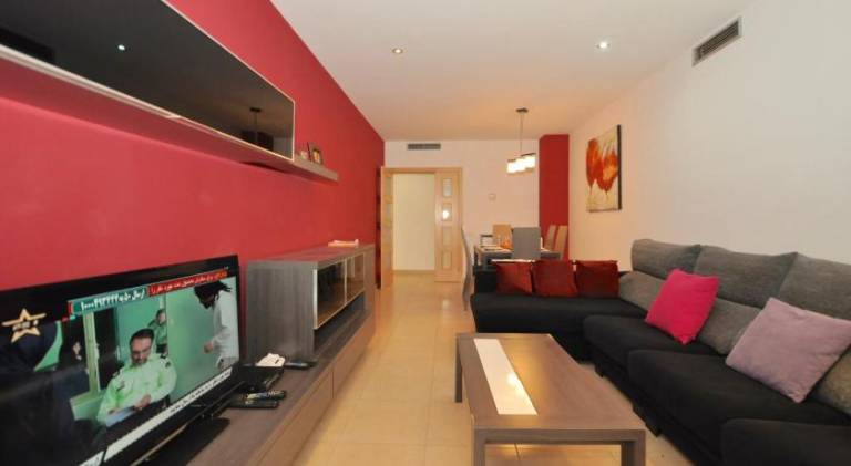 Holiday apartment with terrace, pool & yard — photo 2