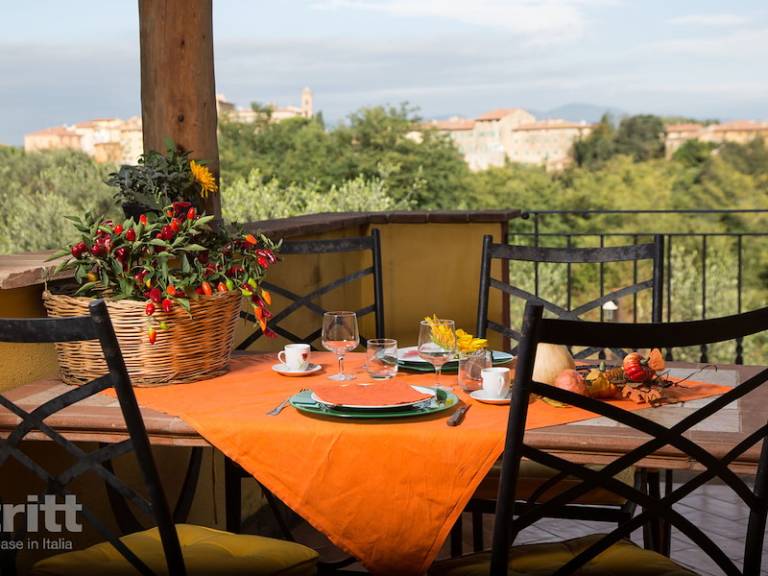 Mooi appartement met restaurant in Lari voor 4 personen
