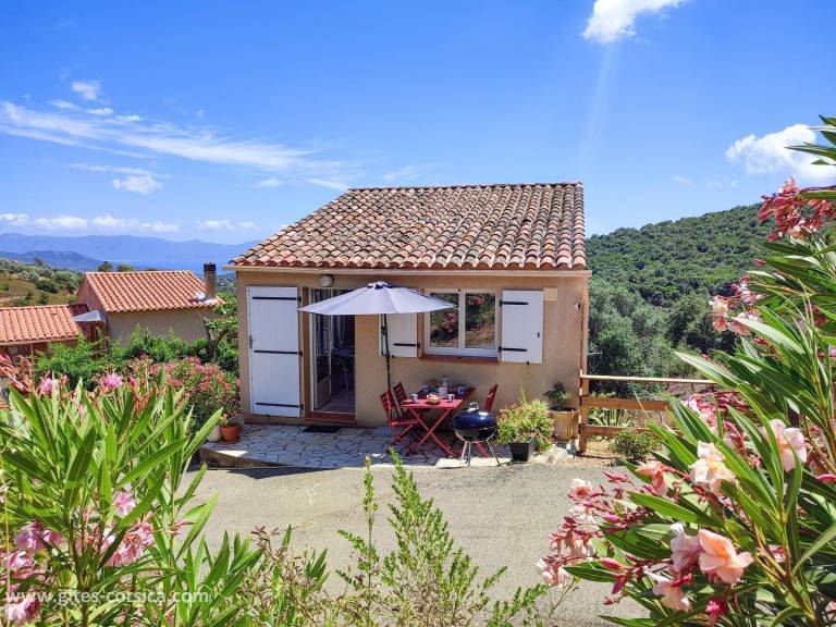 Gite with barbecue, terrace & yard | Sea view | Pet-friendly — photo 2