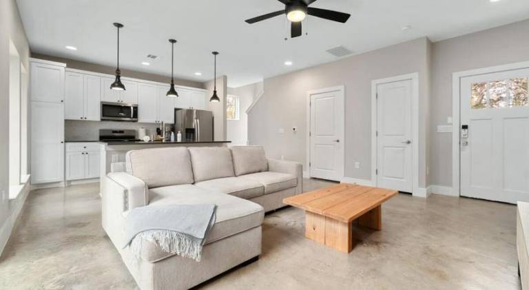 Vacation home with pool | Pets allowed — photo 2