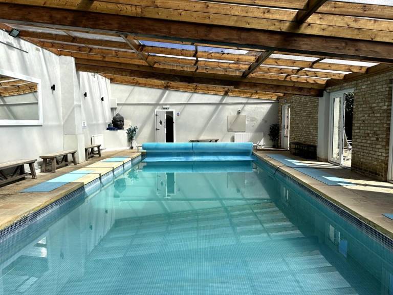 Fully equipped ample vacation home with pool, BBQ & yard | Dogs allowed — photo 3