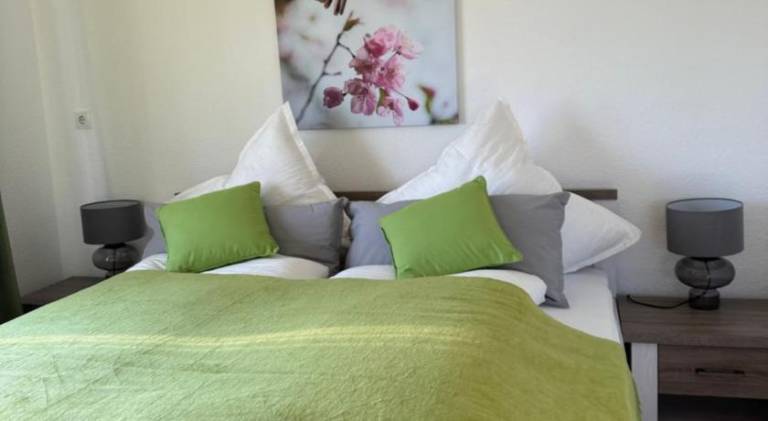 Nice holiday apartment with patio | Pets allowed in Lohfelden
