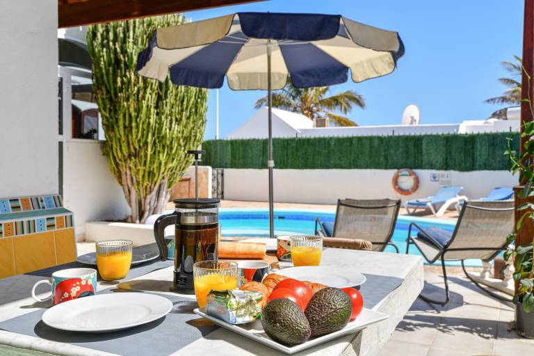 Children-friendly villa with barbeque, private pool & terrace | Pets allowed — photo 4