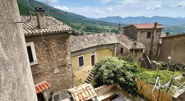 Vacation home with BBQ in Frosinone