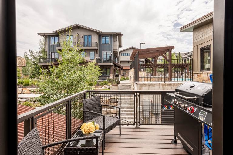 Modern Townhome with Free Shuttle, Private Hot Tub & Community Amenities! Pet-Friendly — photo 2