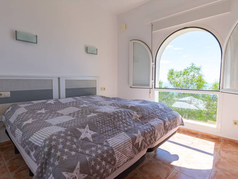 Apartment with yard, pool & patio | Sea view | Dogs allowed — photo 4