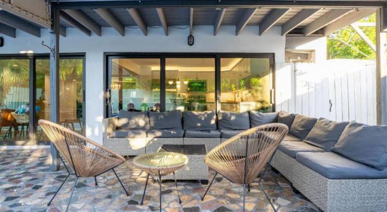 Vacation home with pool — photo 5