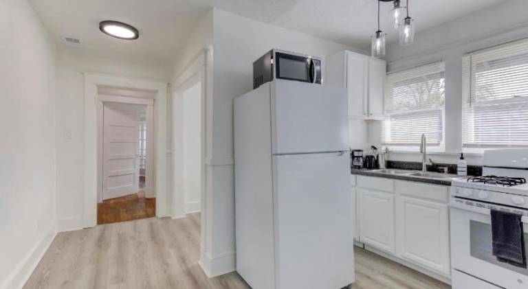Charming Cooper-Young Flat in the Heart of Memphis — photo 5