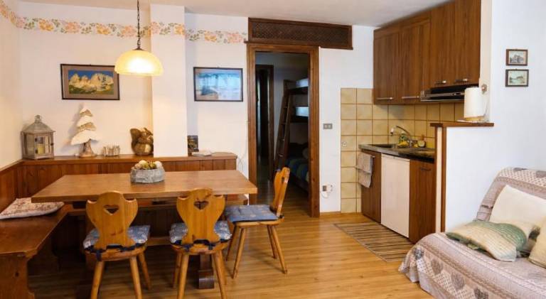 Rental apartment with patio in Canazei