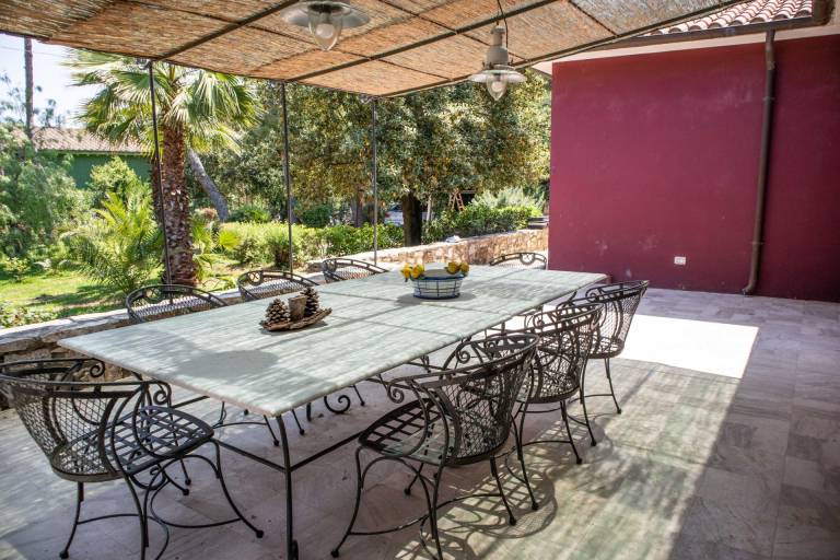 Villa with BBQ, garden & private pool — photo 3