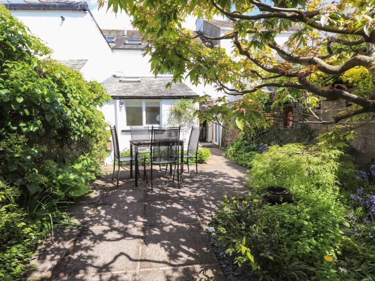 Family-friendly charming cottage with terrace & yard | Pet-friendly — photo 2
