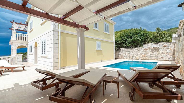 Villa with grill, yard & terrace in Dubrovnik