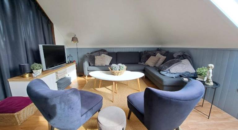 Holiday apartment with pool — photo 3