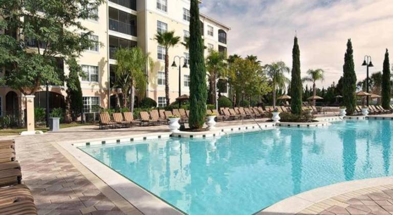 Serviced apartment with pool, hot tub & patio | Perfect for remote work — photo 3