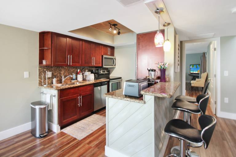 Family-friendly spacious vacation home with pool | Lake view | Pet-friendly — photo 2
