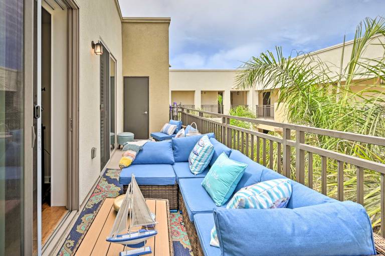 Breezy Oceanside Condo < 1/2 Mi to Beach! — photo 2