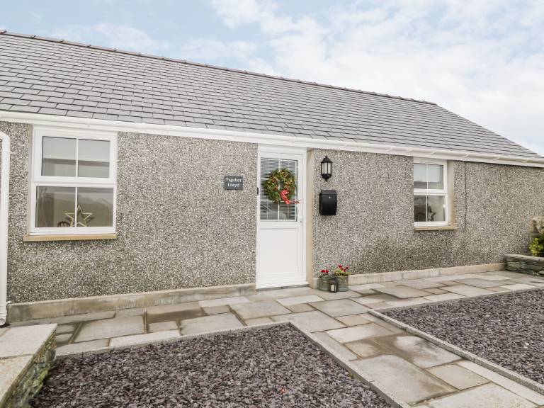 Cottage with garden | Beach view — photo 2