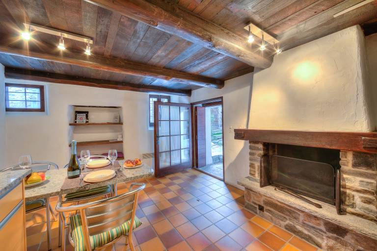 Chalet with patio & garden | Mountain view — photo 2