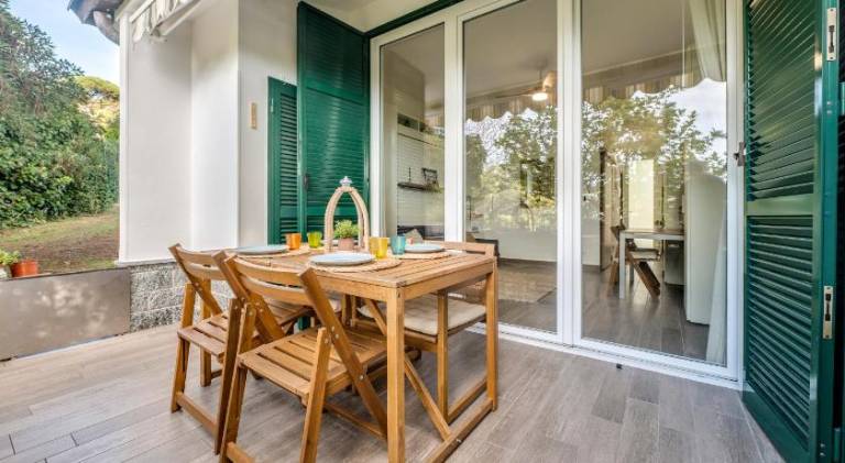 Apartment with pool in Lavagna