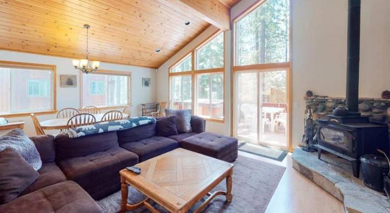 House | Suitable for remote work | Pets allowed — photo 3