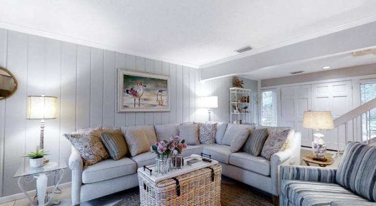 Dog-friendly oceanfront getaway with shared pool & central AC — photo 2