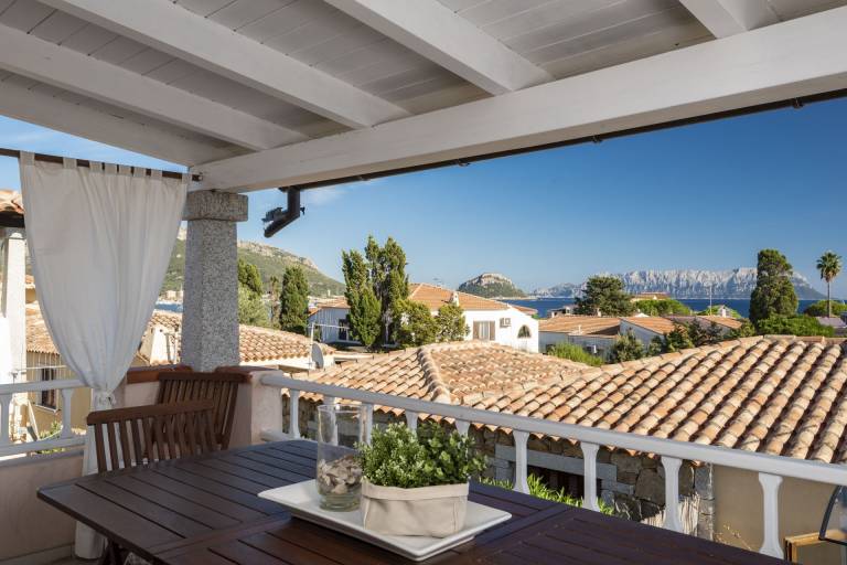 Villetta has two levels with beautiful sea view and located in front of a small park for children an — photo 3