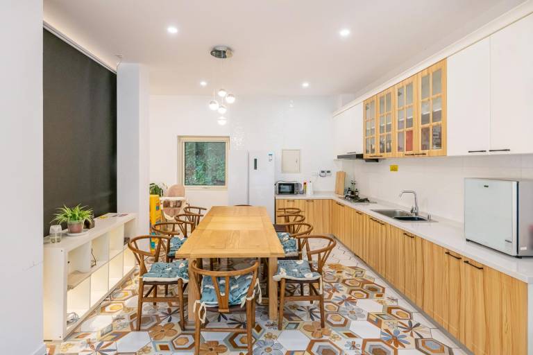 Villa with yard, pool & barbeque | Suitable for remote work | Pets are welcome — photo 3