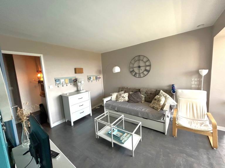 Beautiful well-equipped apartment near beach, panoramic view — photo 3