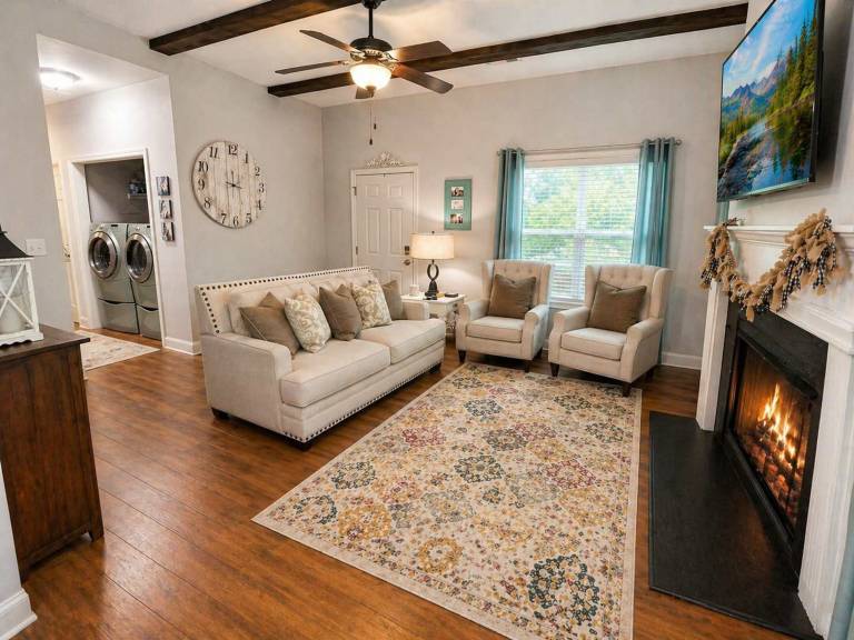 Family-oriented charming vacation home with fast internet, grill & yard | Dogs allowed — photo 3