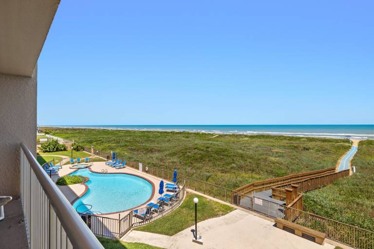 Family-friendly beautiful condo with private pool | Beach nearby | Dogs allowed — photo 2