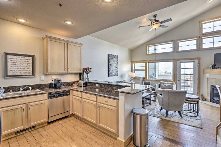 7 Mi to Slopes: Main Street Condo in Dillon — photo 4