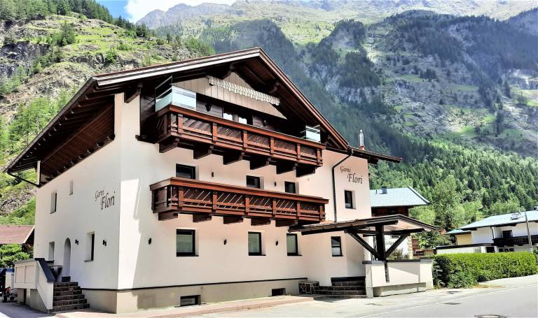 Rental apartment with patio | Garden view in Laengenfeld