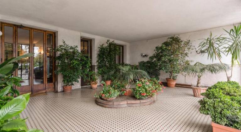 Apartment with hot tub — photo 4