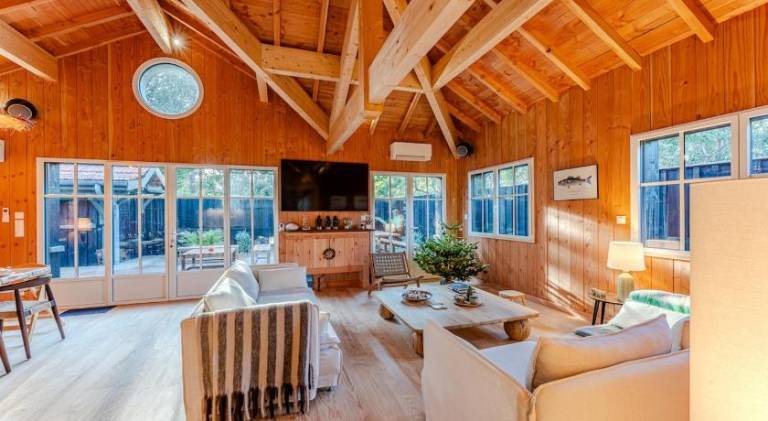 Villa with yard, patio & private pool | Suitable for remote work — photo 4